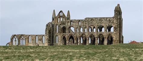 Il Sinodo di Whitby:  un'antica riunione ecclesiale e l'influenza del monachesimo romano su un regno britannico.